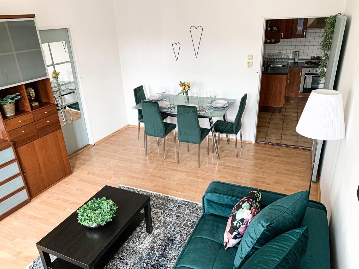 Cozy Downtown City Living Bratislava Esterno foto